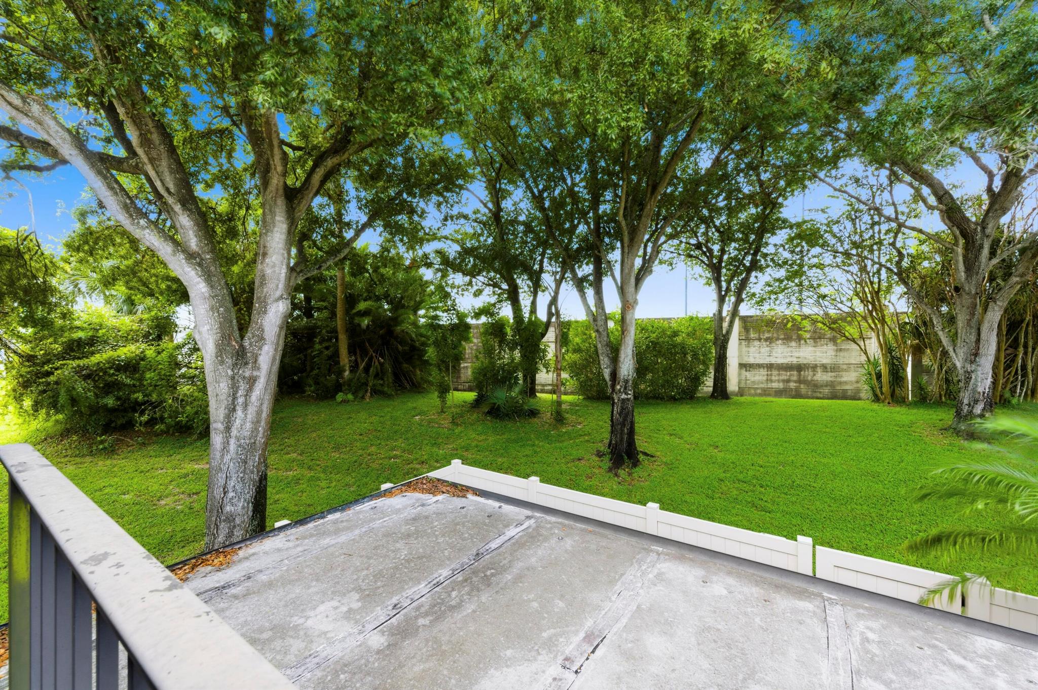 HERITAGE VILLAGE OF P B L - Residential