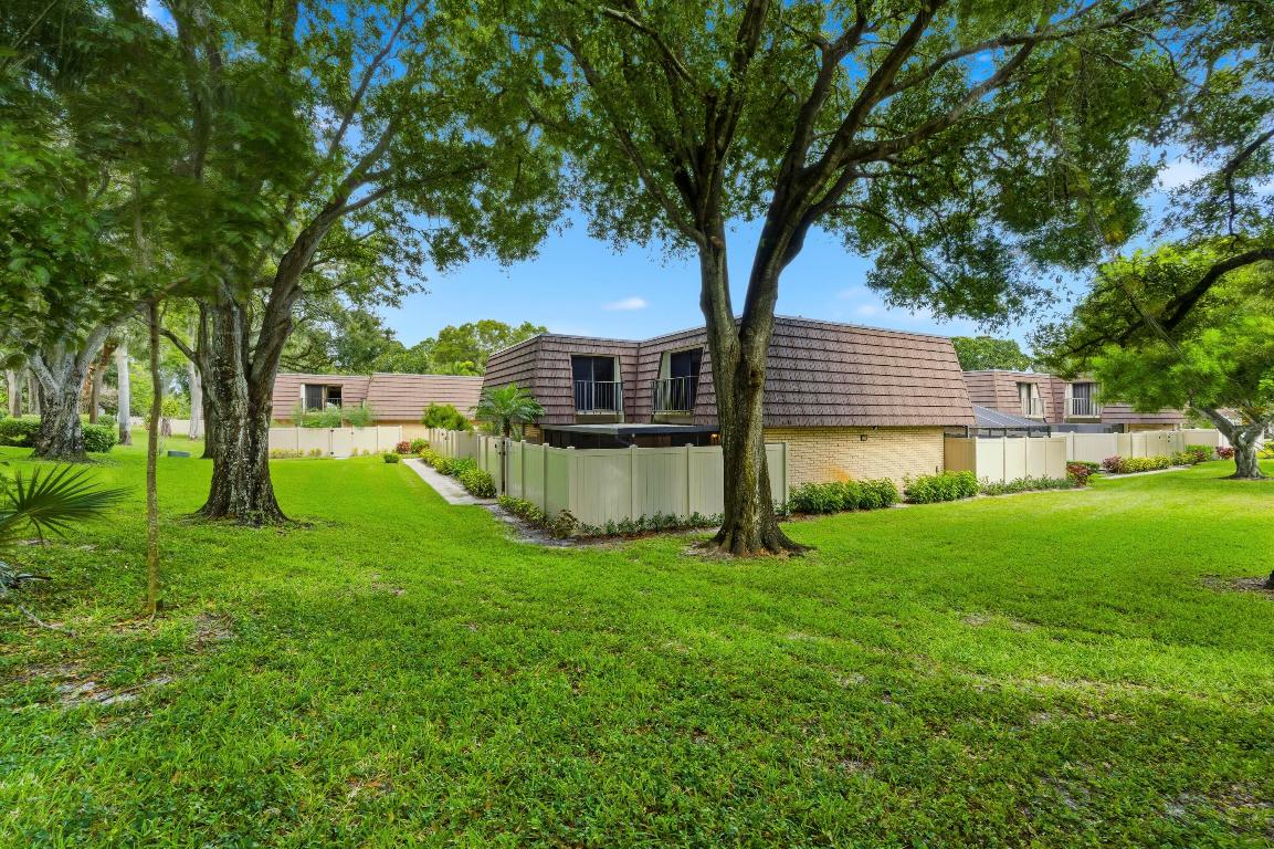 HERITAGE VILLAGE OF P B LAKES - Residential