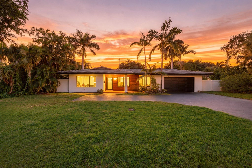 Photo of 2457 NE 27th Terrace, Fort Lauderdale, FL 33305 (MLS # B26074698)