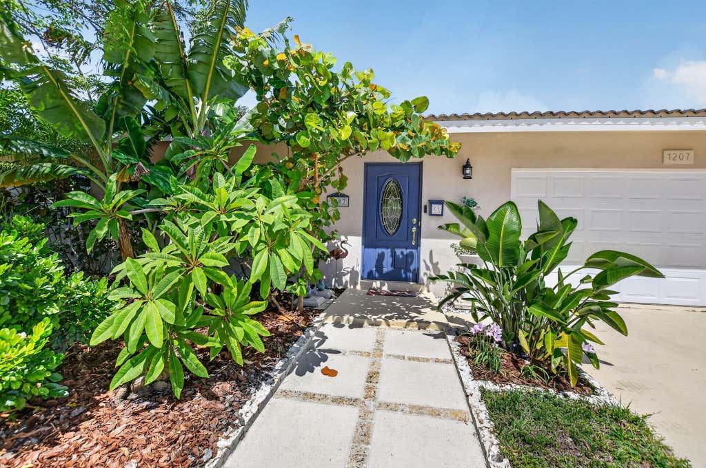 Photo of 1207 SW 12th Avenue, Boca Raton, FL 33486 (MLS # B26038915)