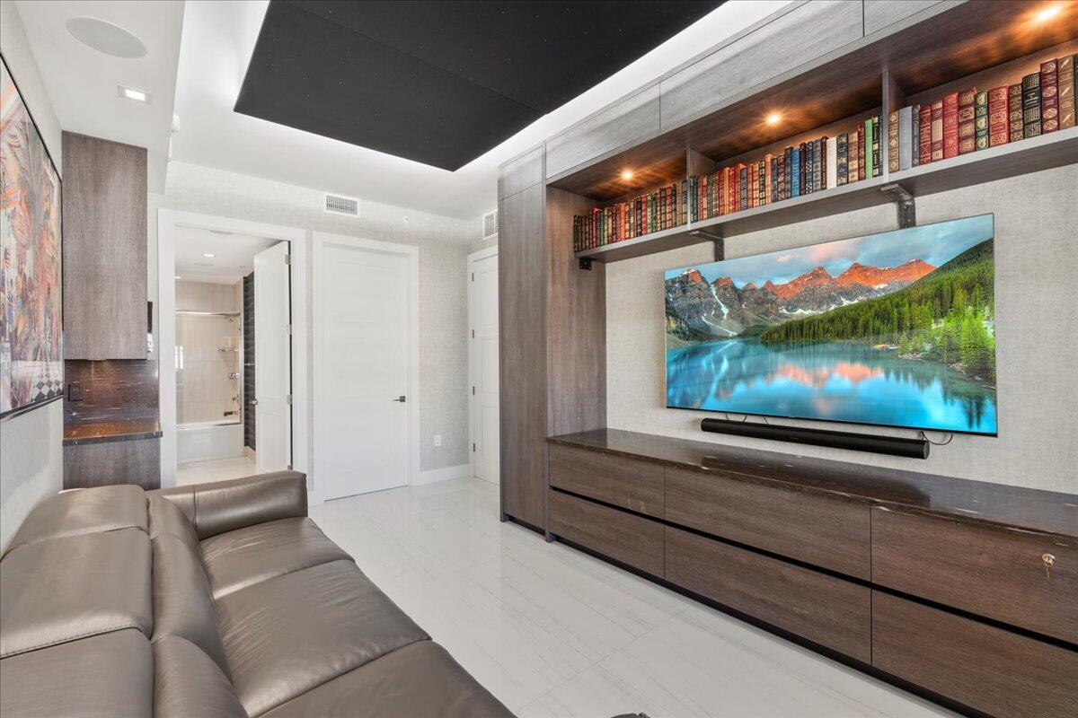 TOWER 155 CONDO - Residential