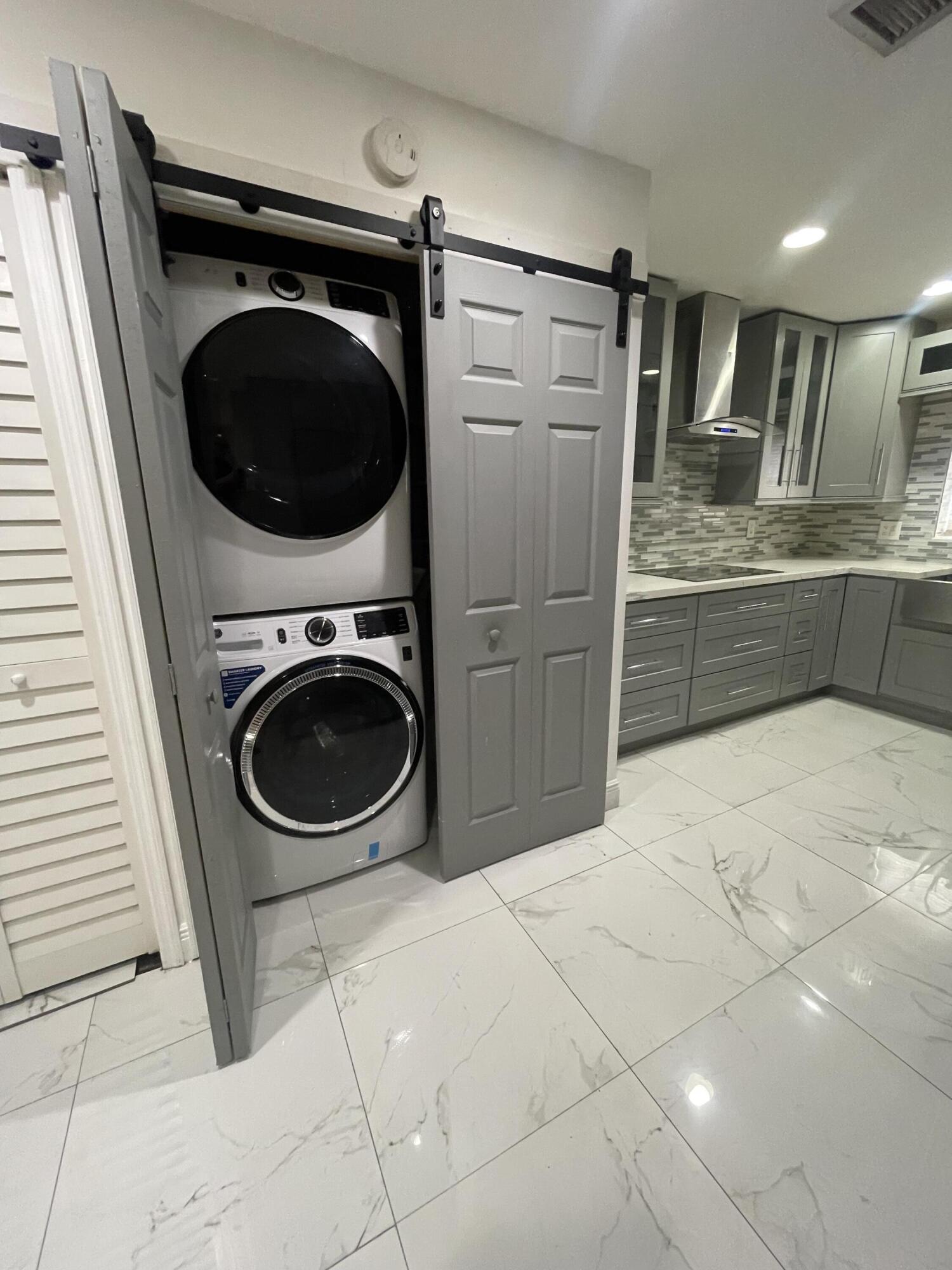 3011 NW 48th Avenue N