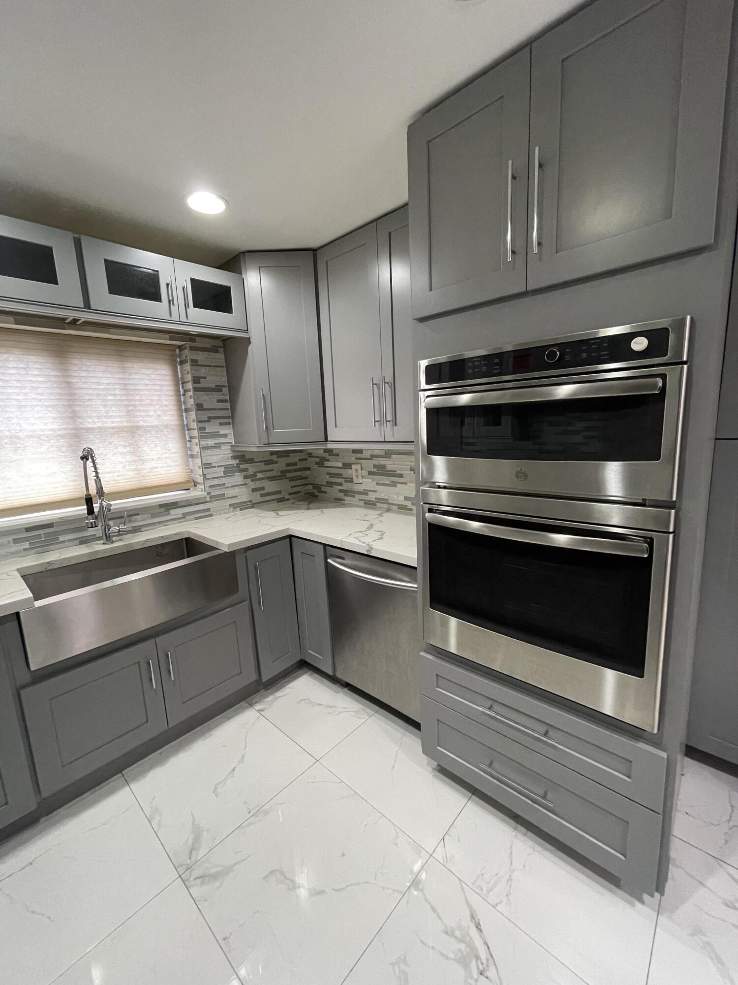 3011 NW 48th Avenue N