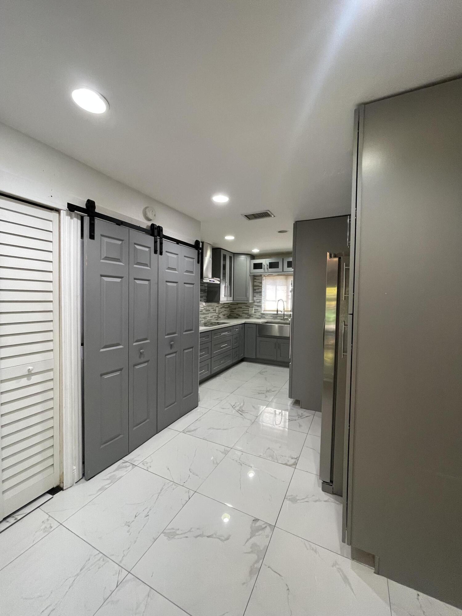 3011 NW 48th Avenue N