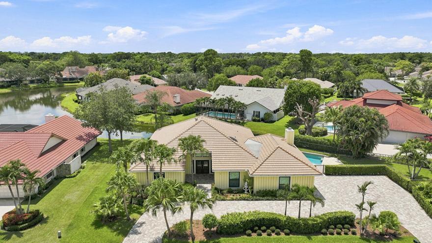 Photo of 1 Wycliff Road, Palm Beach Gardens, FL 33418 (MLS # B26087241)