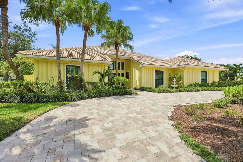 Photo of 1 Wycliff Road, Palm Beach Gardens, FL 33418 (MLS # B26087241)