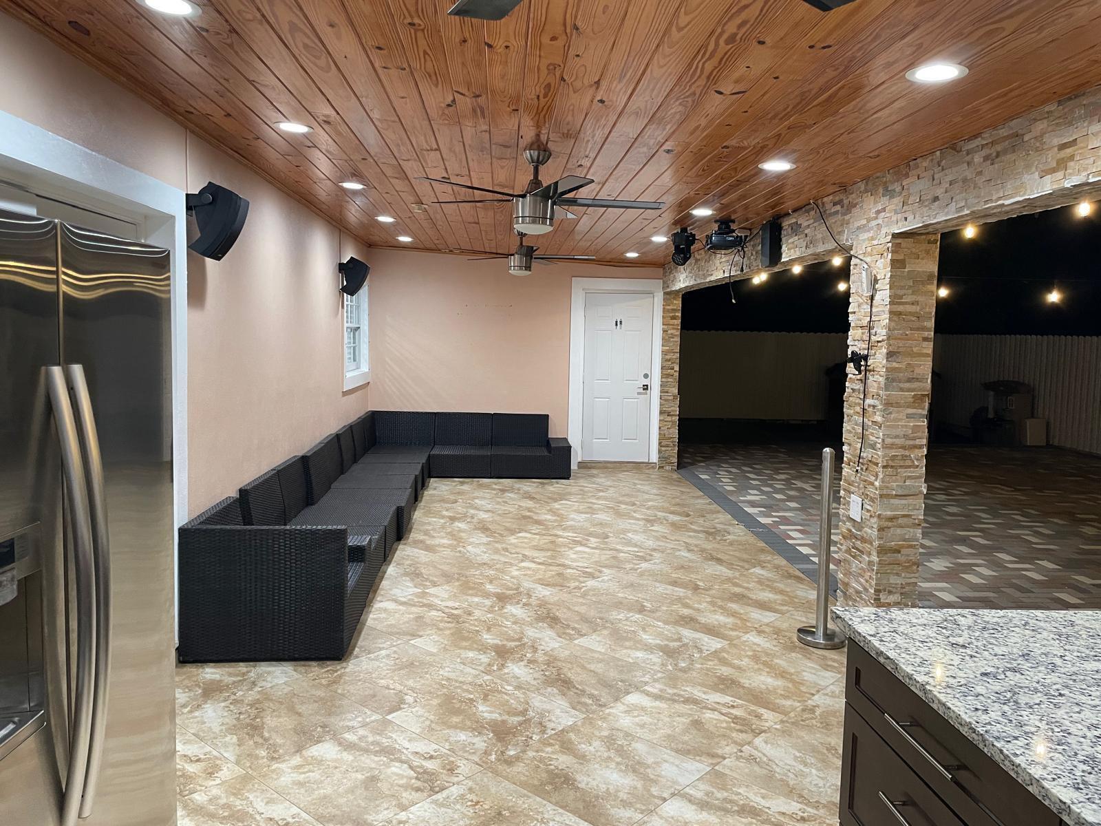 LAKE BELVEDERE EST. - Residential Lease