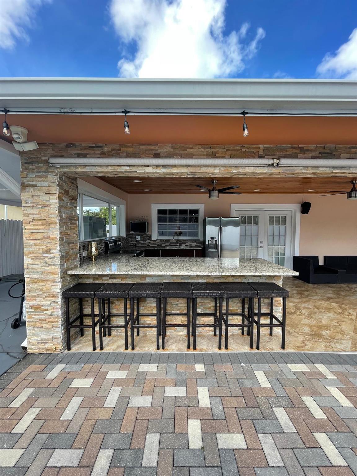 LAKE BELVEDERE EST. - Residential Lease