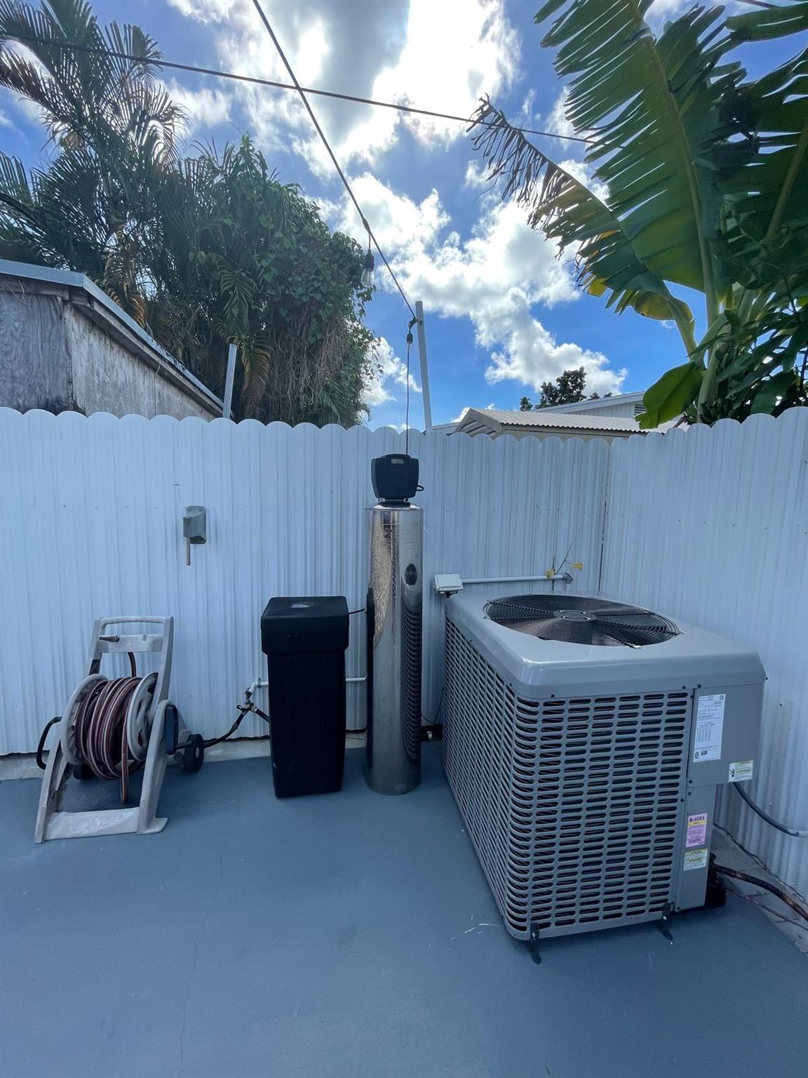 LAKE BELVEDERE EST. - Residential Lease