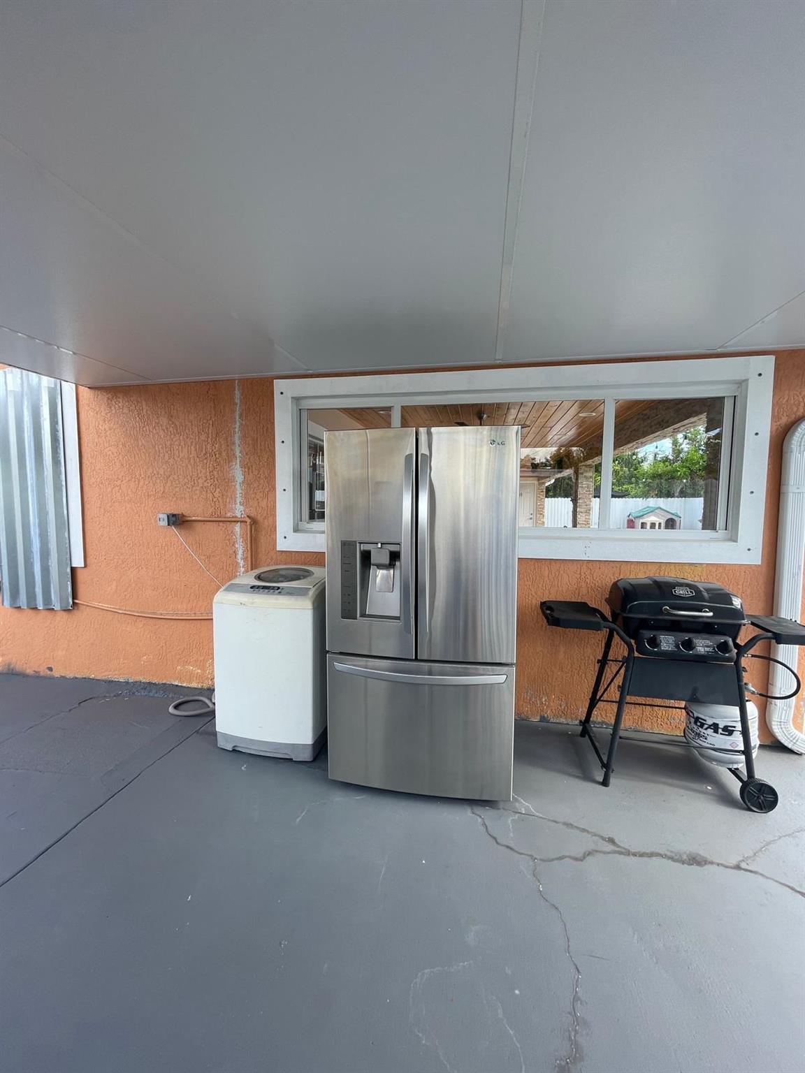 LAKE BELVEDERE EST. - Residential Lease