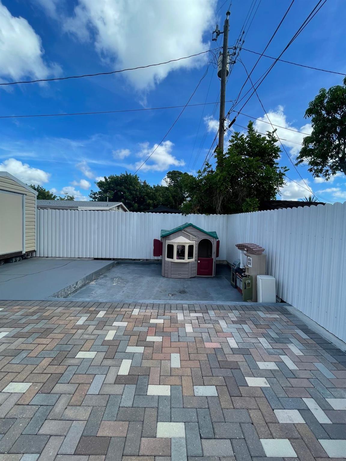 LAKE BELVEDERE EST. - Residential Lease