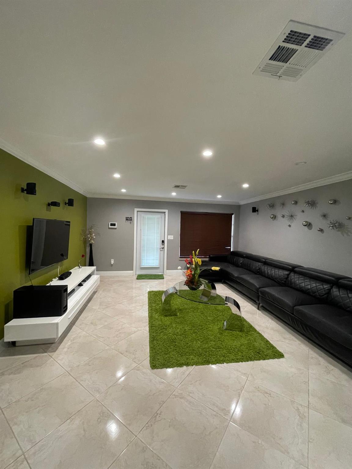 LAKE BELVEDERE EST. - Residential Lease