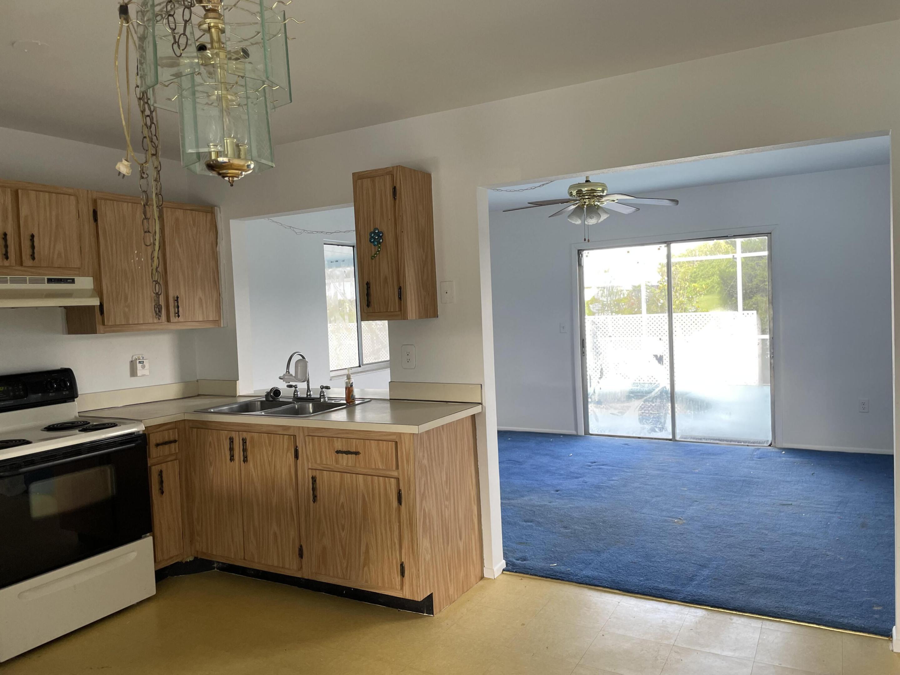 PORT ST LUCIE SECTION 42 1ST REPLAT - Residential