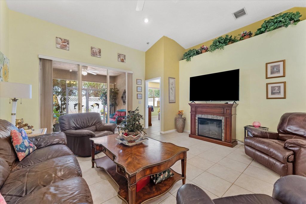 Photo of 336 W Coral Trace Circle, Delray Beach, FL 33445 (MLS # B26003991)