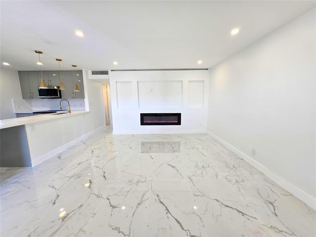 KINGS POINT BRITTANY CONDOS - Residential