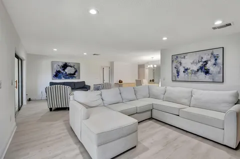 10 Southport Lane Unit B, Boynton Beach, FL MLS: R10983392