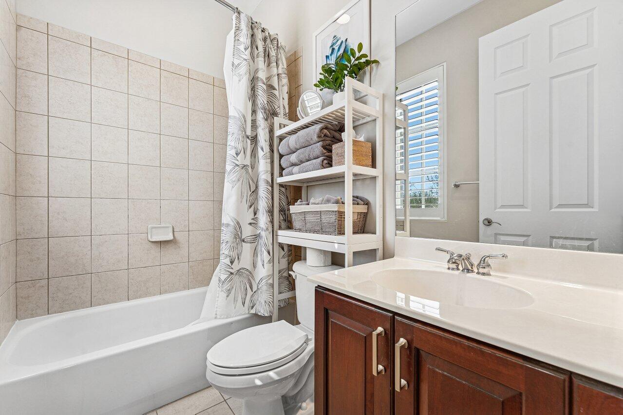 ESTANCIA AT BOYNTON BEACH - Residential