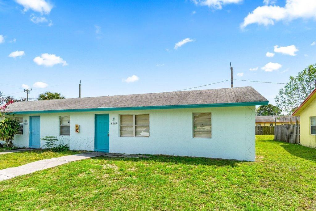 Photo of 4809 Gulfstream Road, Lake Worth, FL 33461 (MLS # R11020651)