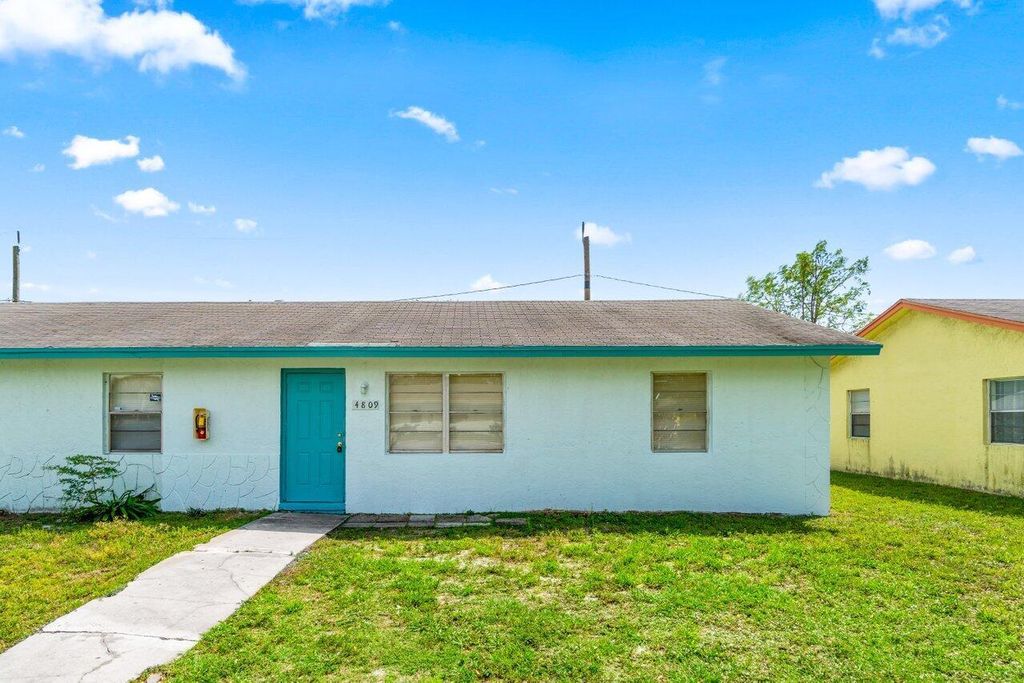Photo of 4809 Gulfstream Road, Lake Worth, FL 33461 (MLS # R11020651)