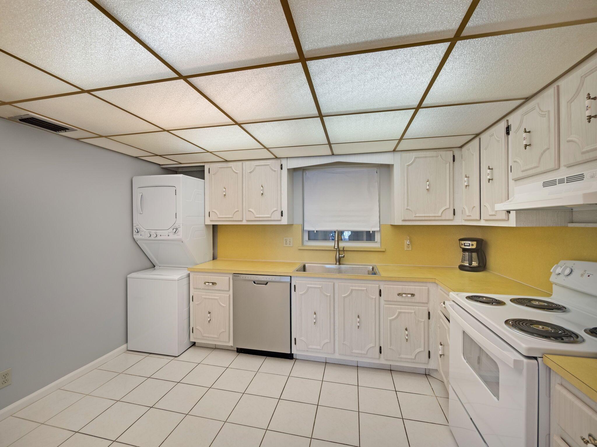 LAKE HARBOUR TOWERS CONDO - Residential
