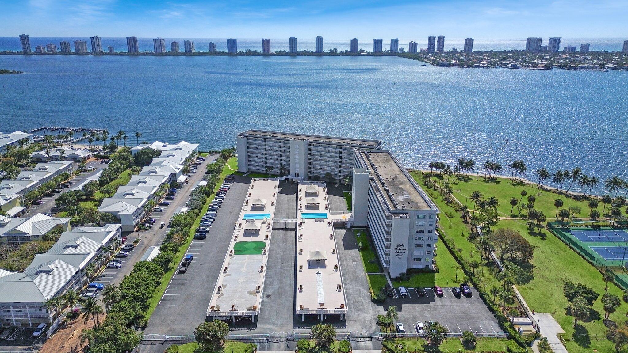 LAKE HARBOUR TOWERS CONDO - Residential