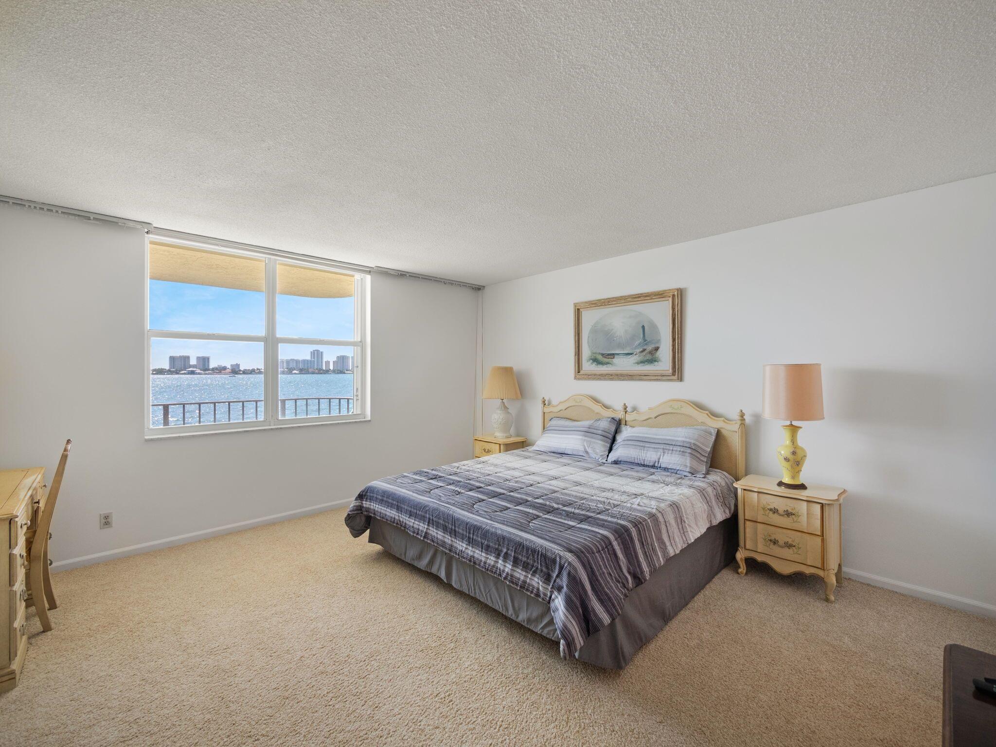 LAKE HARBOUR TOWERS CONDO - Residential