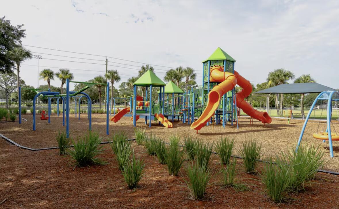 SEBASTIAN HIGHLANDS UNIT 8 - Residential