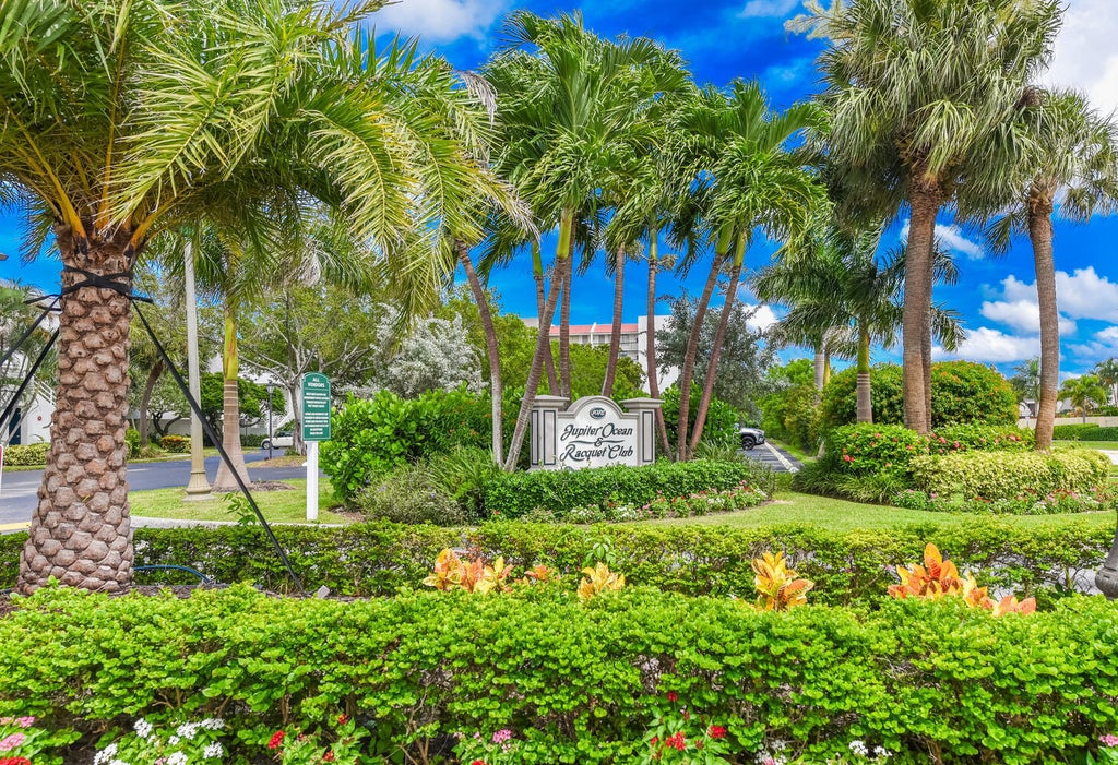 Photo of 1605 S Us Highway 1 #M1-403, Jupiter, FL 33477 (MLS # B26042427)