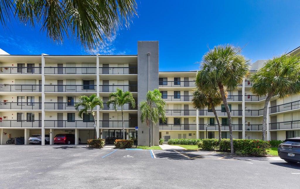 Photo of 1605 S Us Highway 1 #M1-403, Jupiter, FL 33477 (MLS # B26042427)