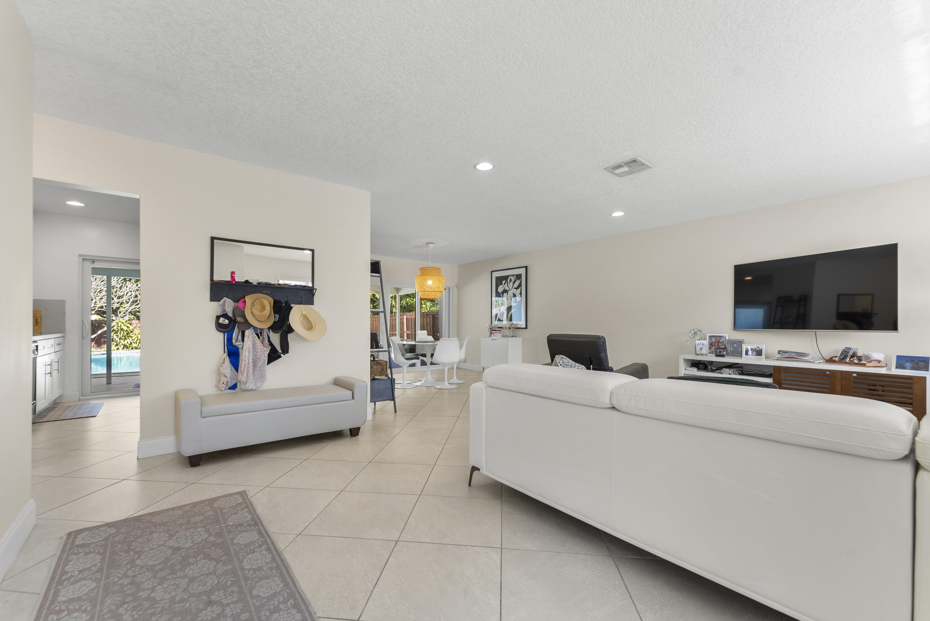 CUSHMAN ALAIN - Residential Lease