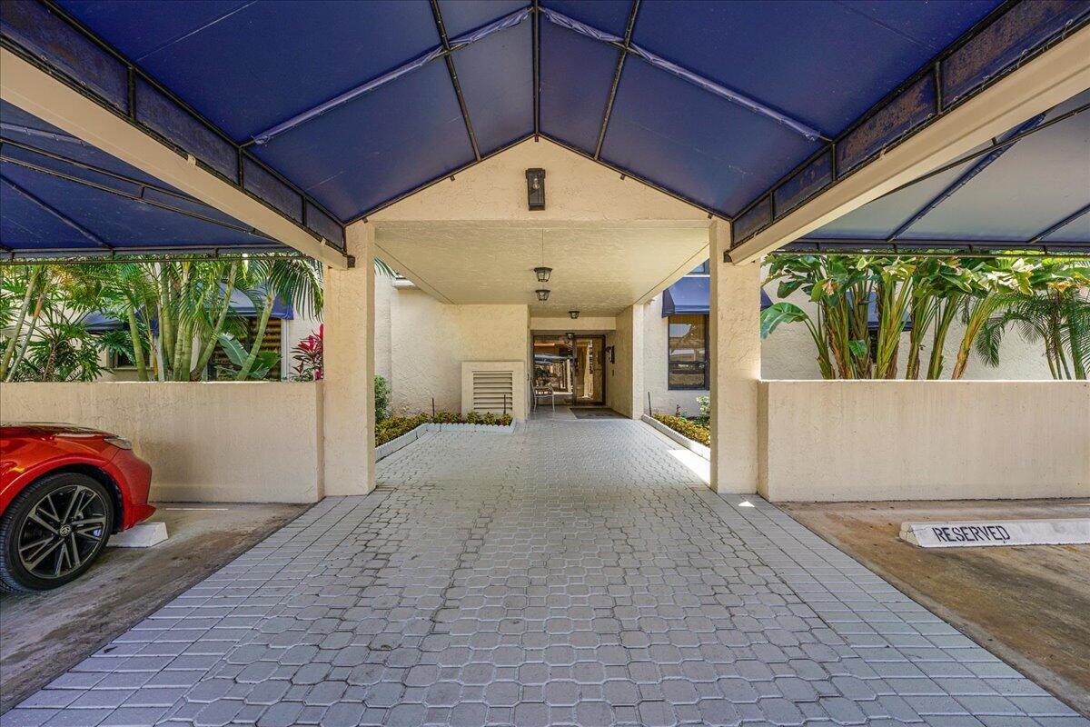 7572 Regency Lake Drive 501