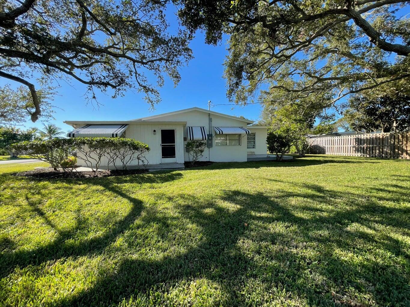 VERO SHORES UNIT 1 - Residential