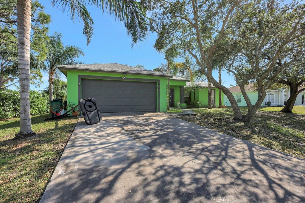 Photo of 2737 SW East Calabria Circle, Port Saint Lucie, FL 34953 (MLS # R11094089)