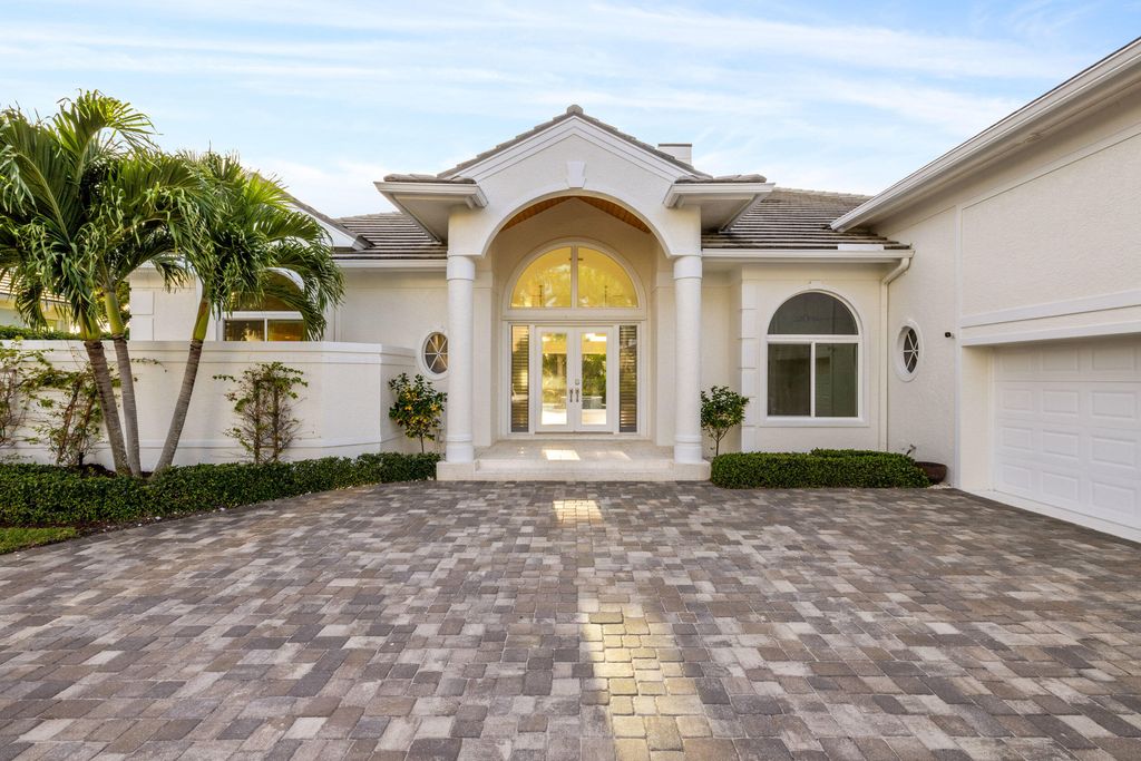 Photo of 2925 SE Dune Drive, Stuart, FL 34996 (MLS # R11148252)