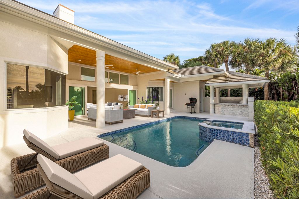 Photo of 2925 SE Dune Drive, Stuart, FL 34996 (MLS # R11148252)