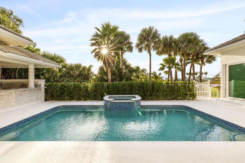 Photo of 2925 SE Dune Drive, Stuart, FL 34996 (MLS # R11148252)