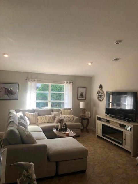 SUGAR POND MANOR OF WELLI - Residential Lease