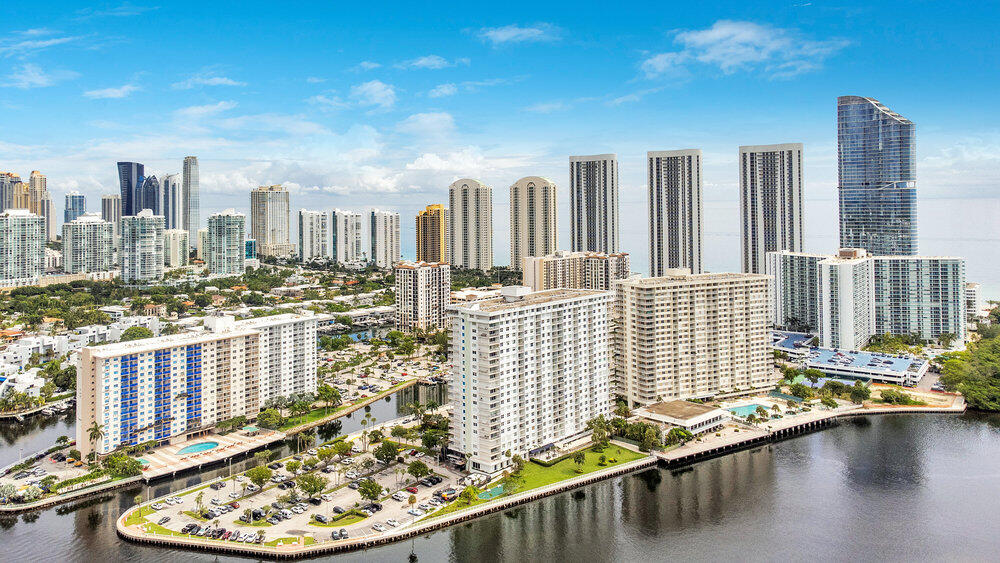 ARLEN HOUSE WEST CONDO - Residential