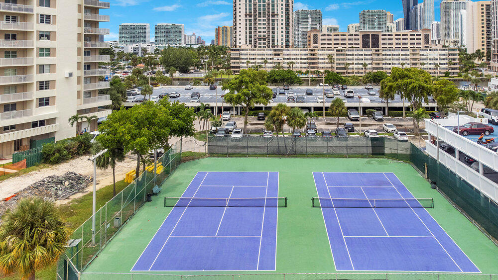 ARLEN HOUSE WEST CONDO - Residential