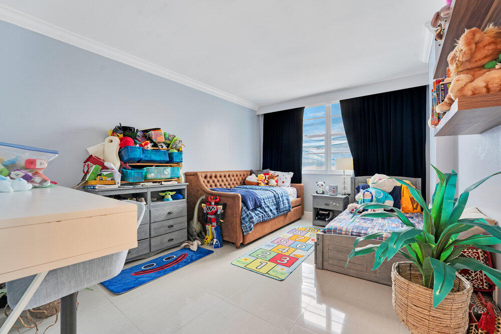 ARLEN HOUSE WEST CONDO - Residential