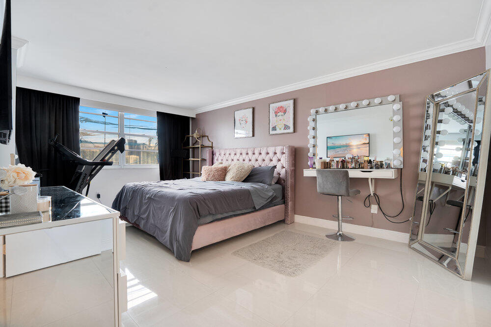 ARLEN HOUSE WEST CONDO - Residential