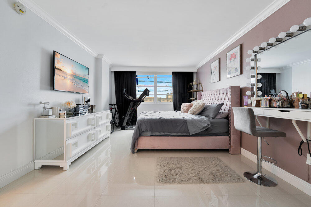 ARLEN HOUSE WEST CONDO - Residential