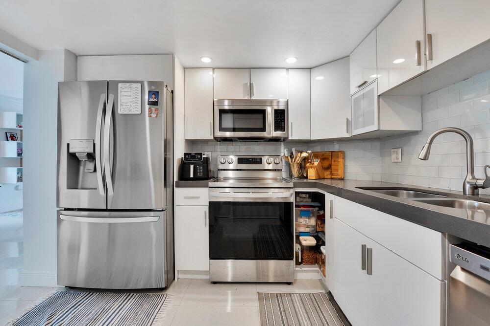 ARLEN HOUSE WEST CONDO - Residential
