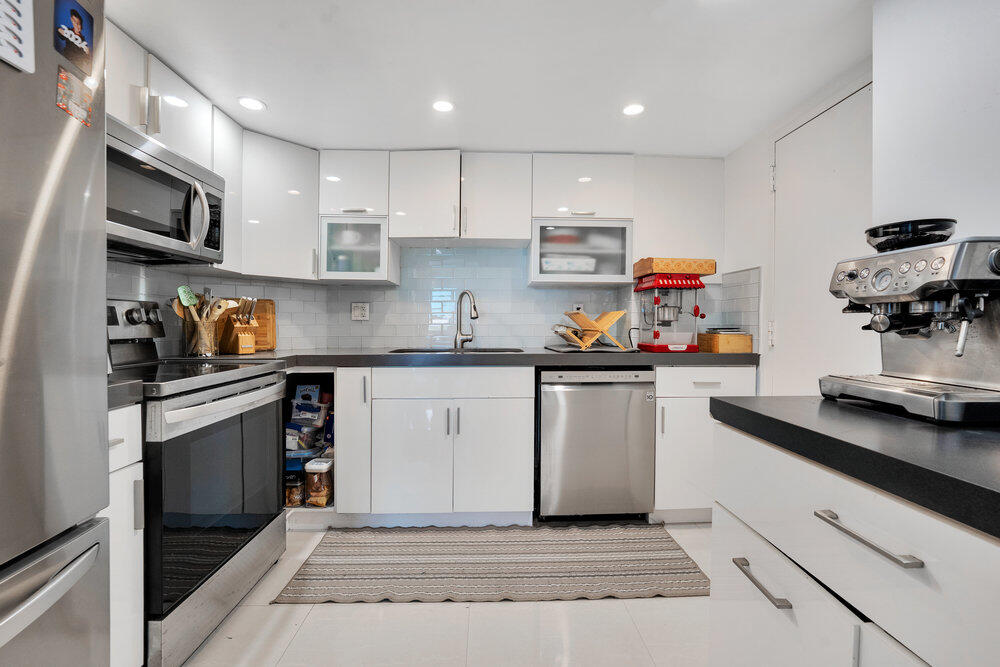 ARLEN HOUSE WEST CONDO - Residential