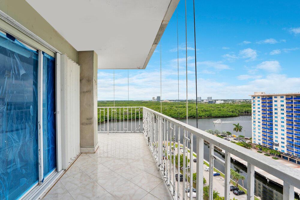 ARLEN HOUSE WEST CONDO - Residential