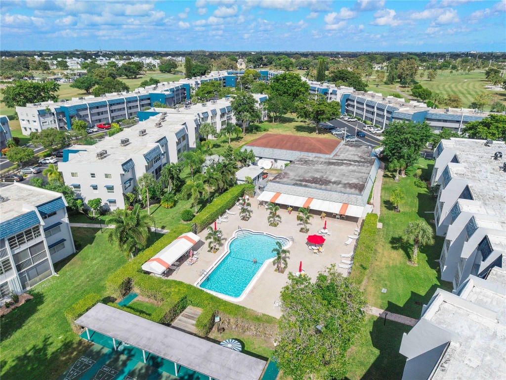 ORIOLE GOLF & TENNIS CLUB - Residential