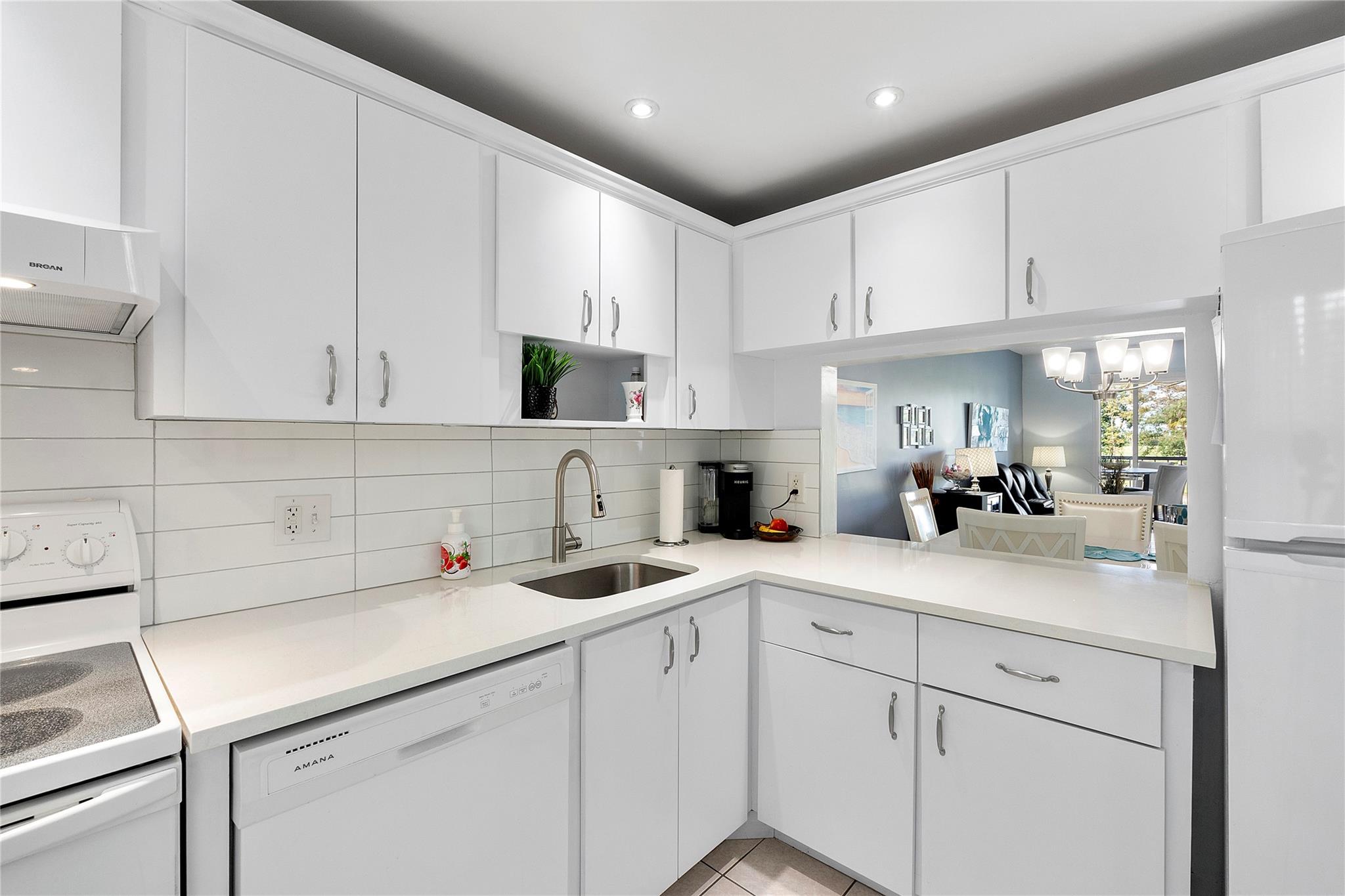 ORIOLE GOLF & TENNIS CLUB - Residential