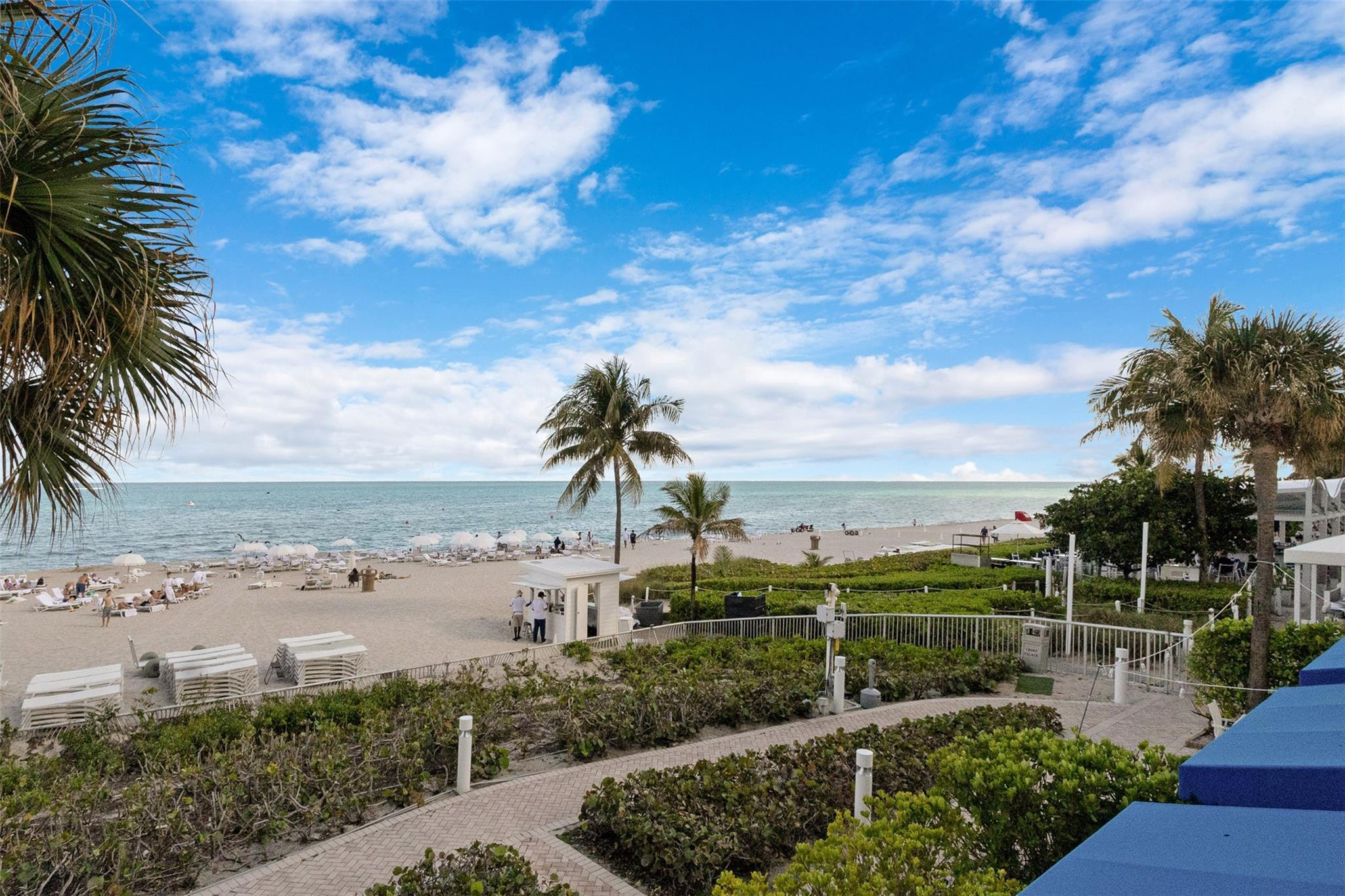 18001 Collins Avenue