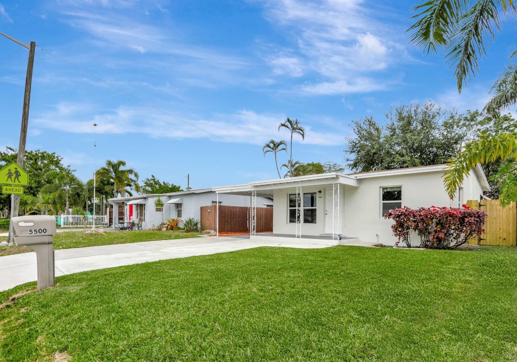Photo of 5500 N ANDREWS Avenue N, Oakland Park, FL 33309 (MLS # B26079165)
