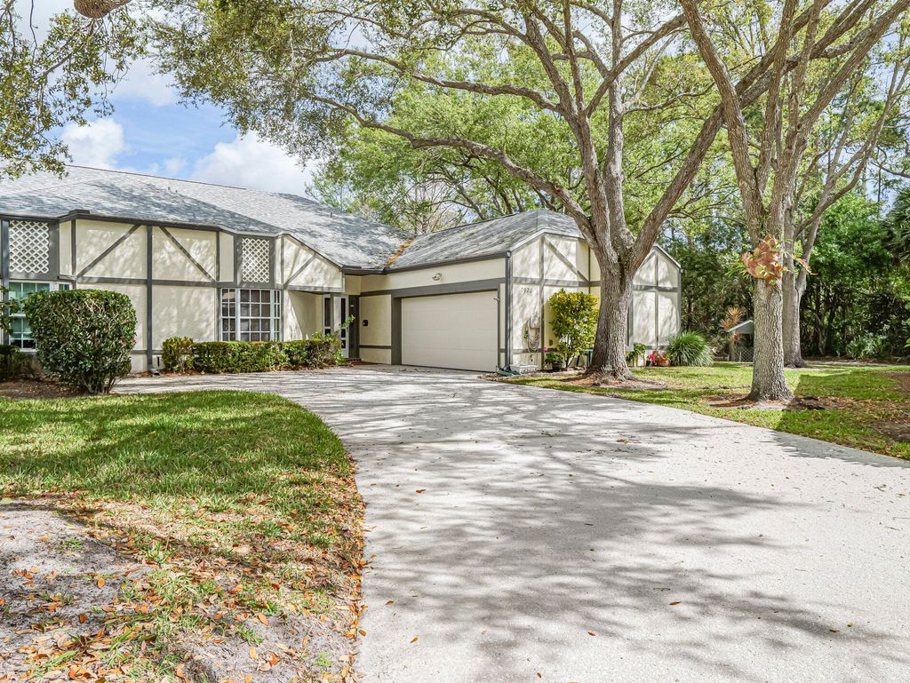 Photo of 7920 Ascot Place, Vero Beach, FL 32966 (MLS # R11068311)